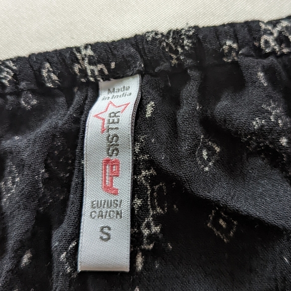 FB Sisters - Shirt - Size Small - Picture 4 of 4